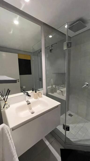16onbree With Balcony And Rooftop Pool 1705